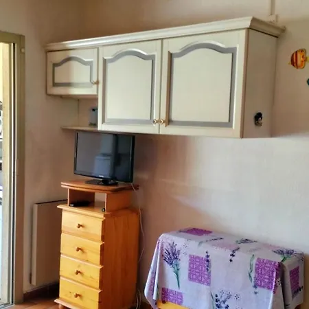 For 4 People With Pool 150m From The Sea Apartman *